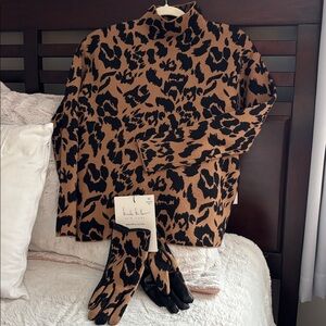 Brand new 2 piece Nicole Miller Animal Print Knit Top & gloves!!